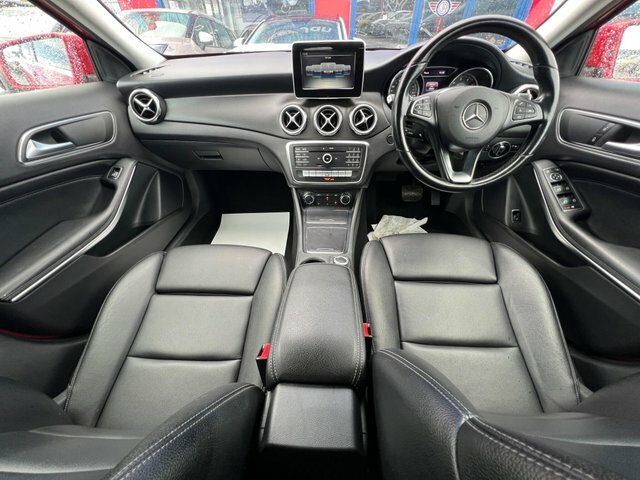 Mercedes-Benz GLA Class 2018 1.6 Gla200 Se 7G-dct Euro 6 Ss Red #3