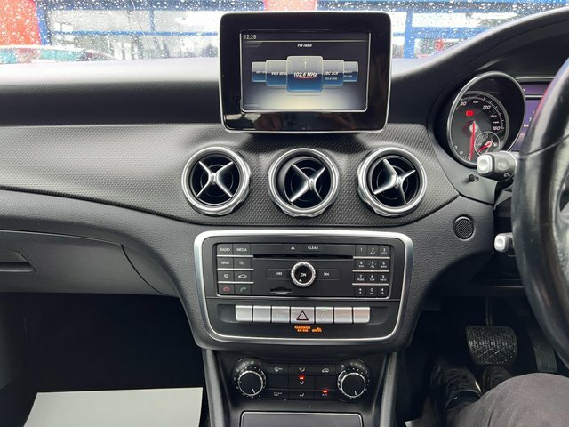Mercedes-Benz GLA Class 2018 1.6 Gla200 Se 7G-dct Euro 6 Ss Red #6