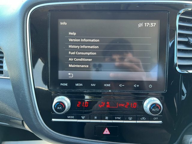 Mitsubishi Outlander 2.4 Phev Reflex Plus Commercial White #9