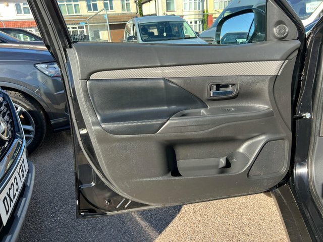 Mitsubishi Outlander 2.4 Phev Reflex Plus Commercial White #40