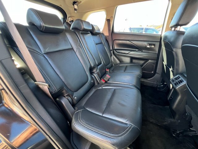 Mitsubishi Outlander 2.4 Phev Reflex Plus Commercial White #25