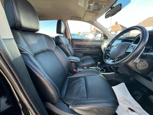 Mitsubishi Outlander 2.4 Phev Reflex Plus Commercial White #24