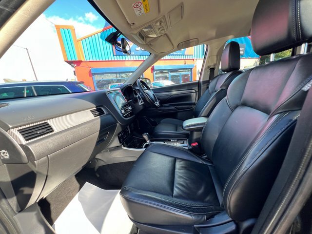 Mitsubishi Outlander 2.4 Phev Reflex Plus Commercial White #46