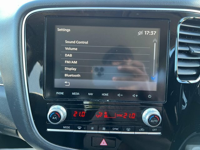 Mitsubishi Outlander 2.4 Phev Reflex Plus Commercial White #42