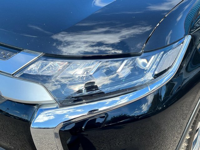 Mitsubishi Outlander 2.4 Phev Reflex Plus Commercial White #50