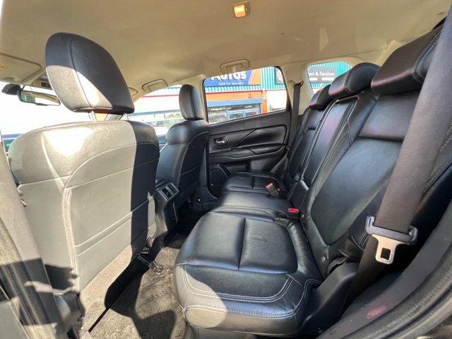 Mitsubishi Outlander 2.4 Phev Reflex Plus Commercial White #28
