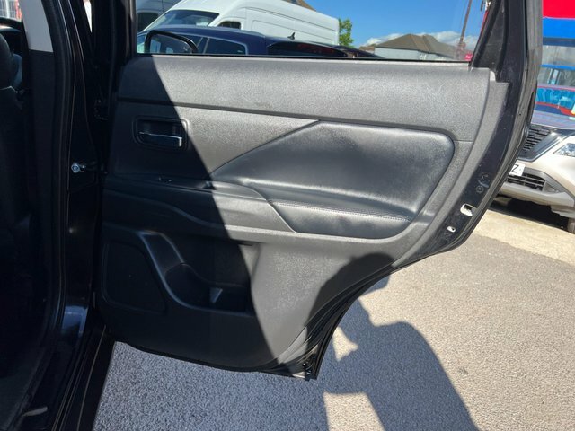 Mitsubishi Outlander 2.4 Phev Reflex Plus Commercial White #38