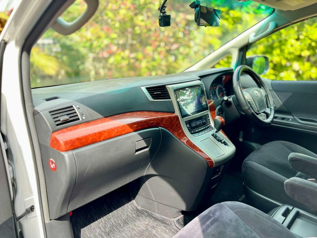 Toyota Vellfire Mpv White #17