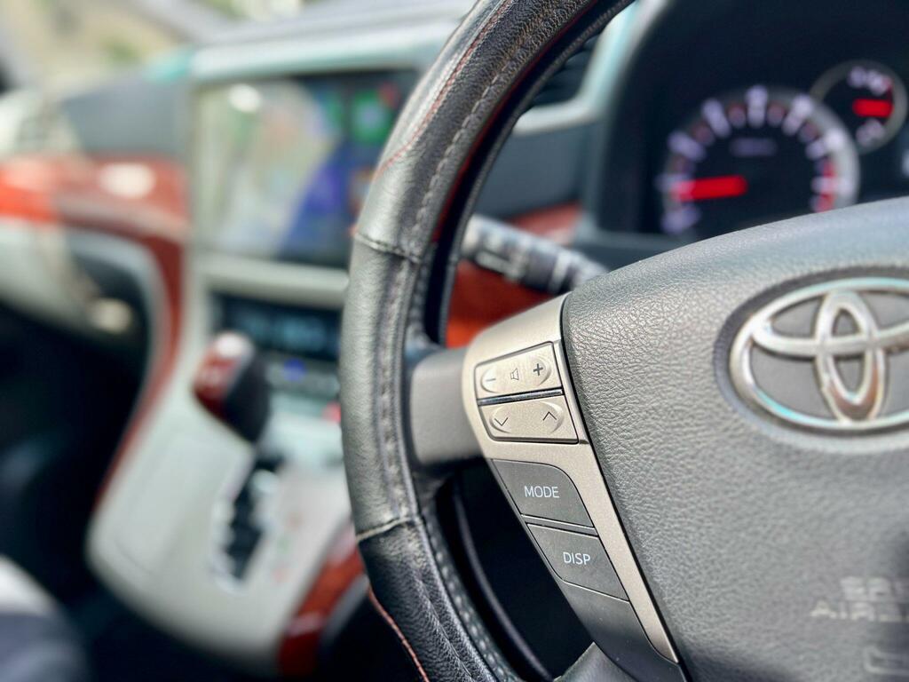 Toyota Vellfire Mpv White #31