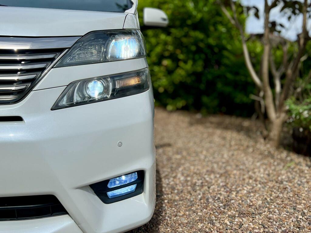 Toyota Vellfire Mpv White #34