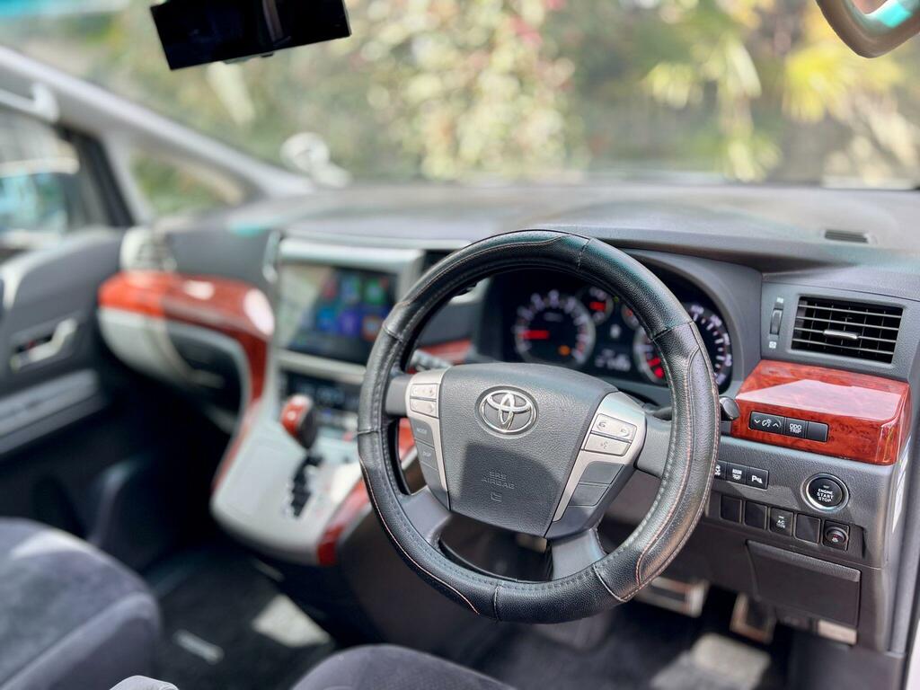 Toyota Vellfire Mpv White #14