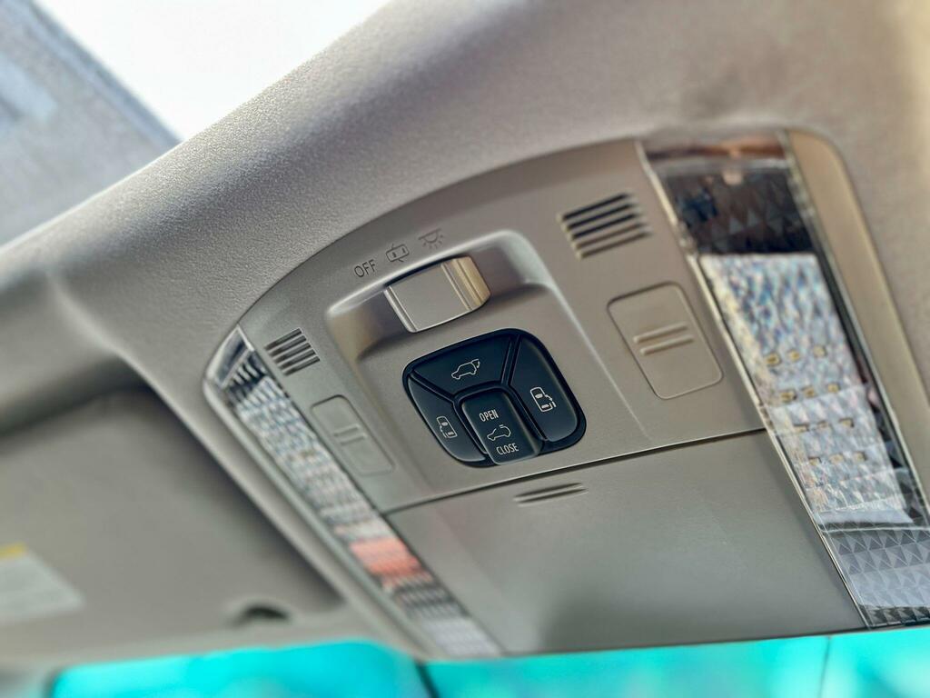 Toyota Vellfire Mpv White #39