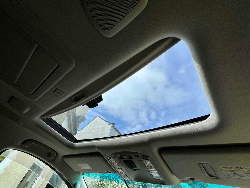 Toyota Vellfire Mpv White #40