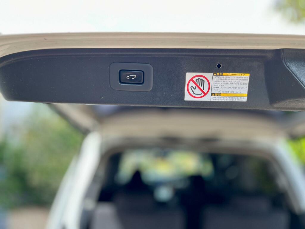 Toyota Vellfire Mpv White #10