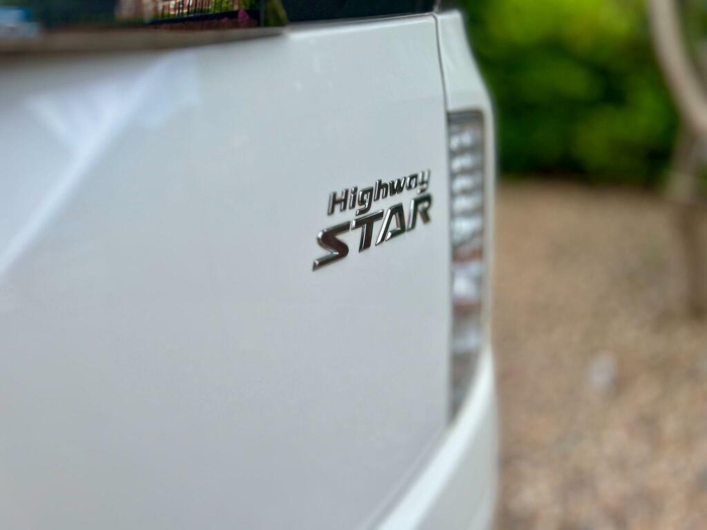 Nissan Elgrand Vip White #32