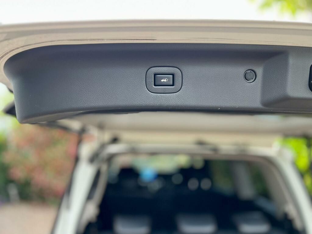 Nissan Elgrand Vip White #10