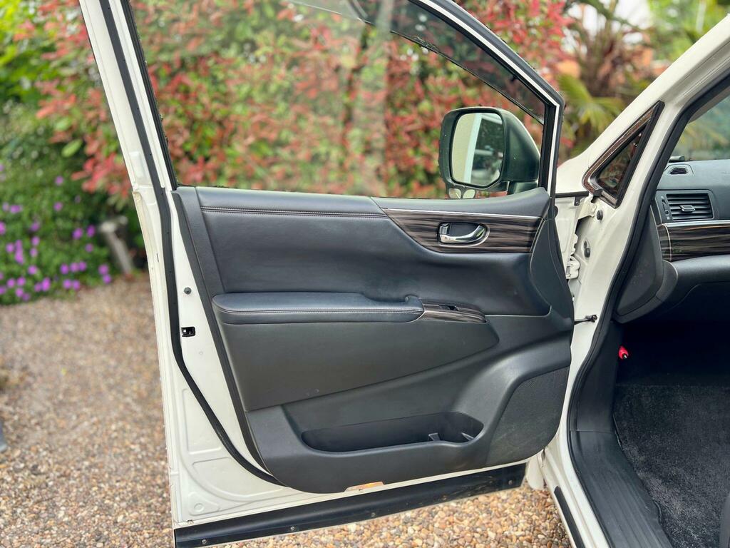 Nissan Elgrand Vip White #15