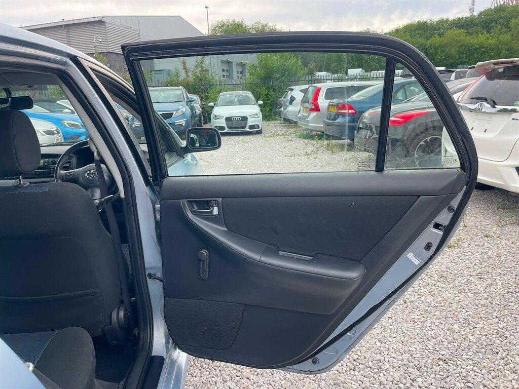 Toyota Corolla 1.6 Vvt-i T Spirit Hatchback Silver #25