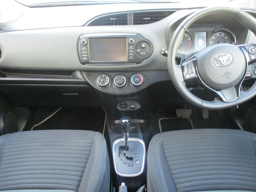 Toyota Yaris Icon Tech Grey #4