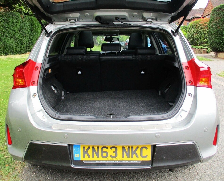 Toyota Auris Dual Vvt-i Icon Hatchback Black #17