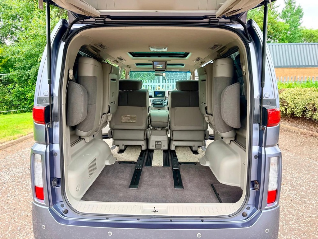 Nissan Elgrand 2003 8 Grey #23