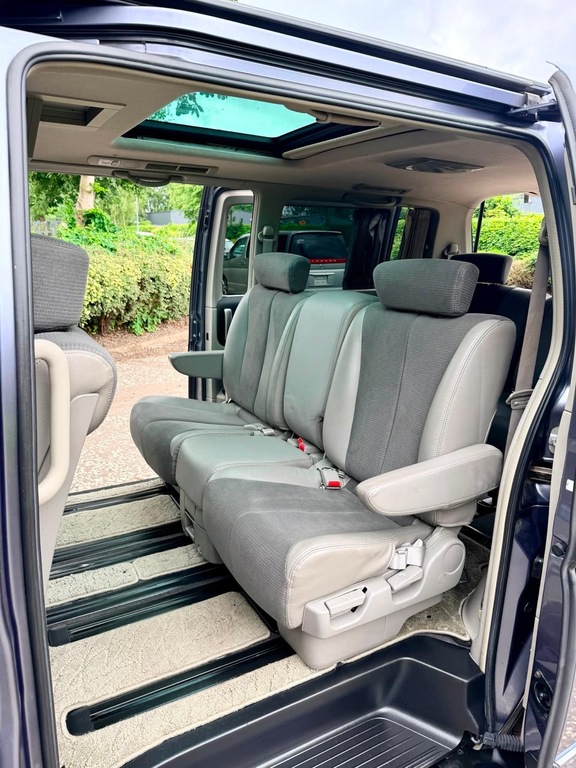 Nissan Elgrand 2003 8 Grey #19