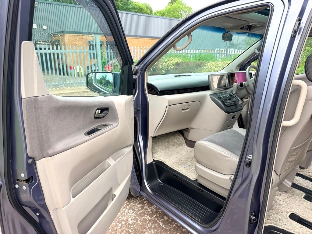 Nissan Elgrand 2003 8 Grey #17