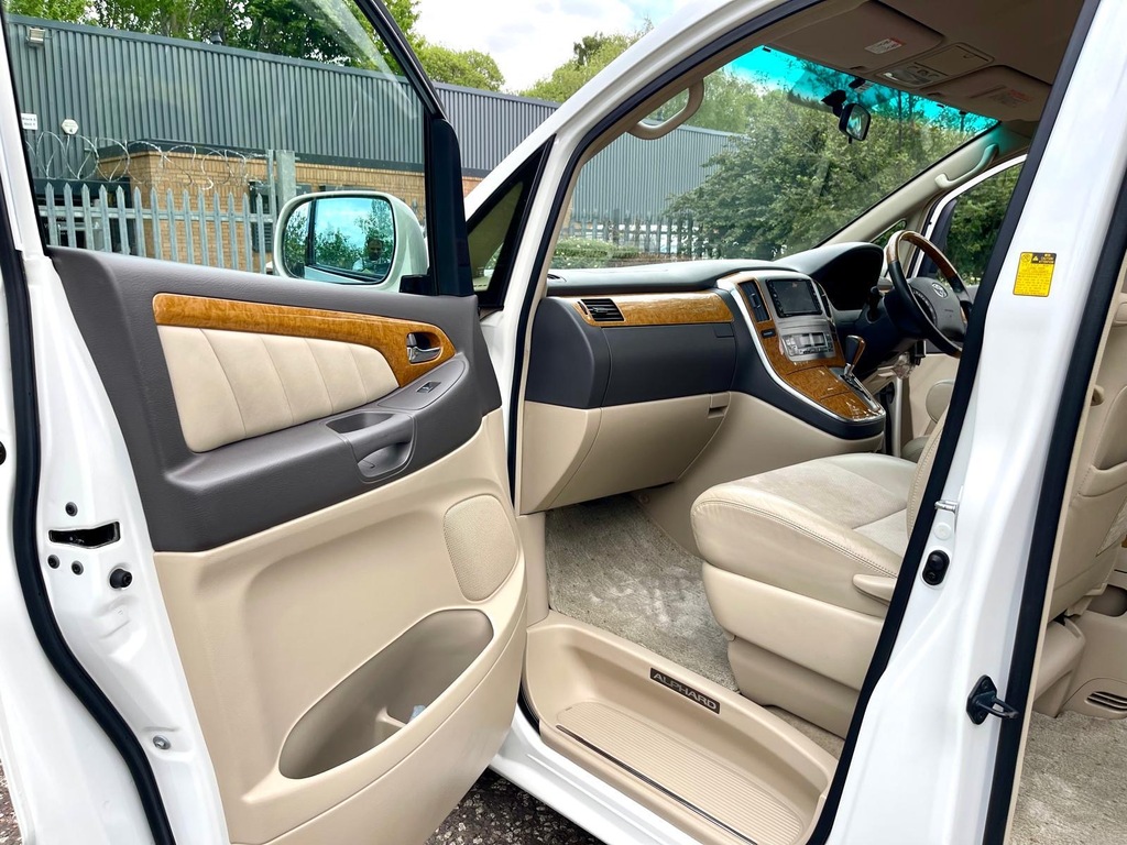 Toyota Alphard #12
