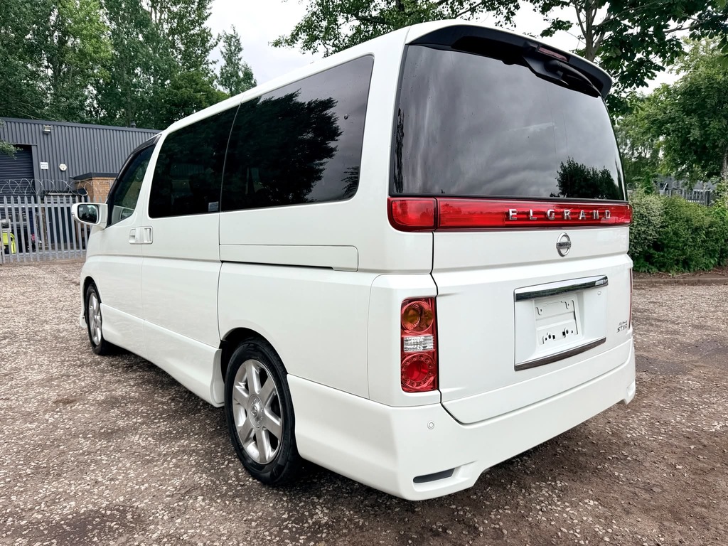 Nissan Elgrand Highway 3.5 V6 8 Seat Mpv Leather 4 Grade Ule White #4