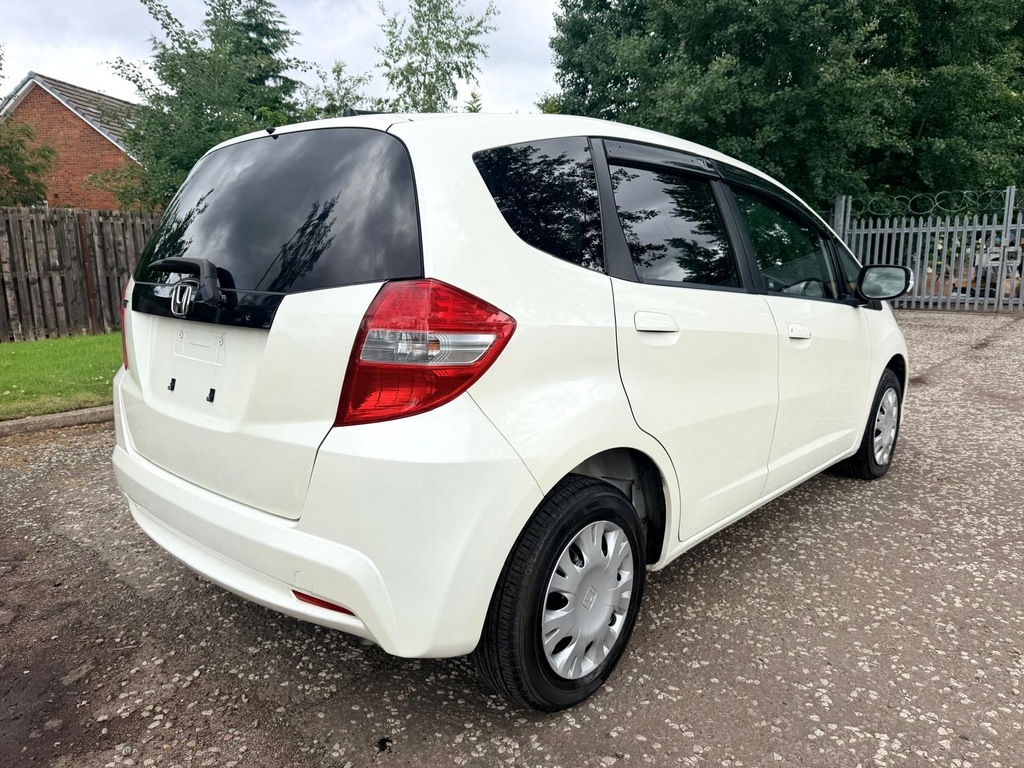 Honda Fit Jazz Fresh Import G Smart Esition 1.3 Hat White #4