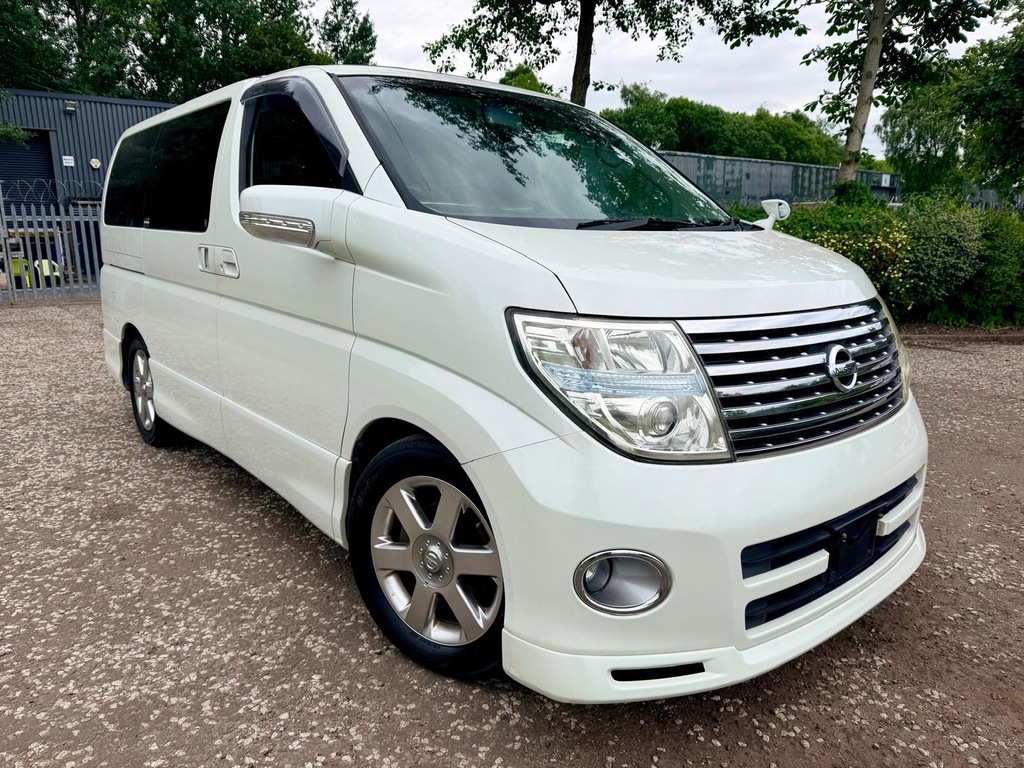 Nissan Elgrand Highway Star Fresh Import 8 Seats Mpv 4 Grade White