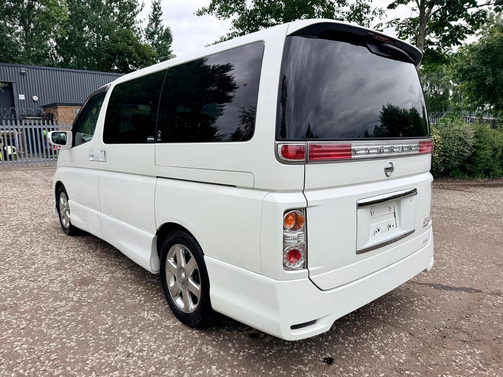 Nissan Elgrand Highway Star Fresh Import 8 Seats Mpv 4 Grade White #4
