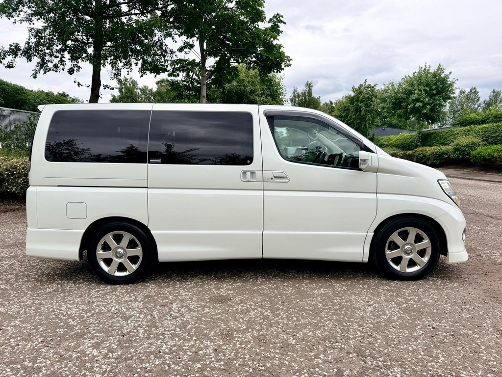 Nissan Elgrand Petrol White #8