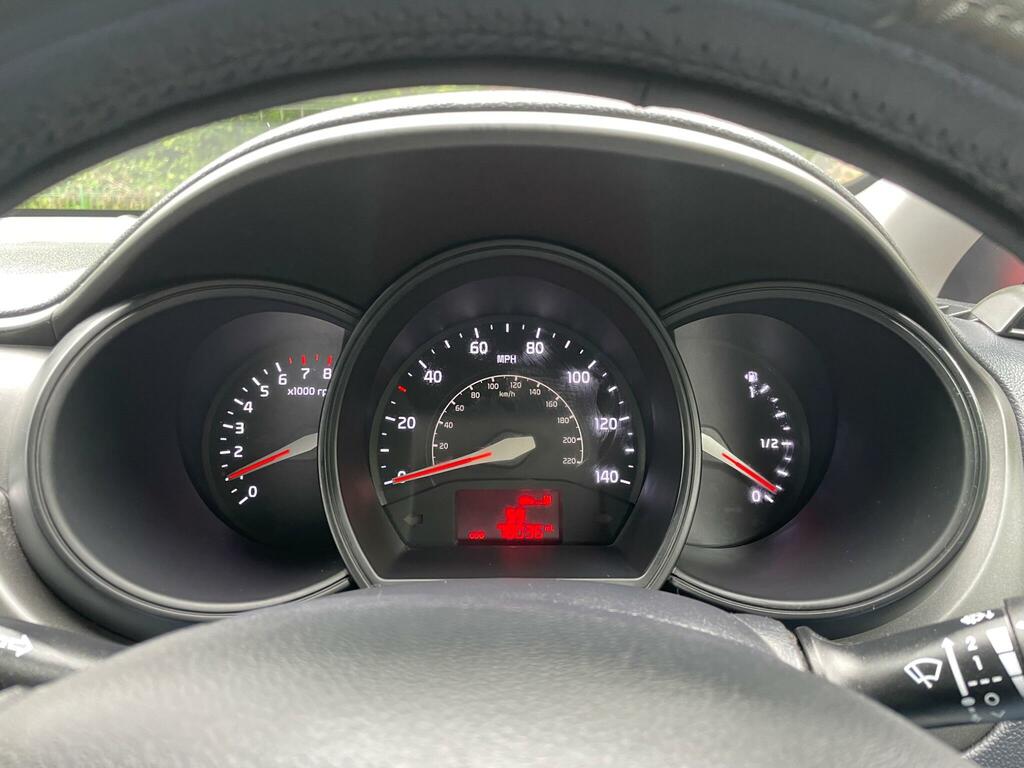 Kia RIO Hatchback 1.25 White #20