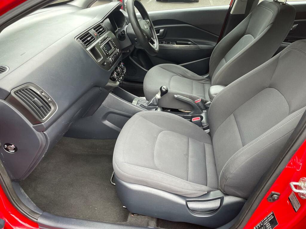 Kia RIO Hatchback 1.25 White #16