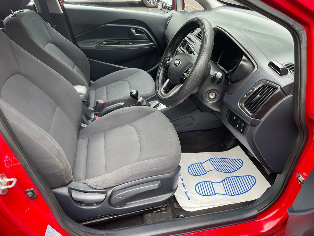 Kia RIO Hatchback 1.25 White #14