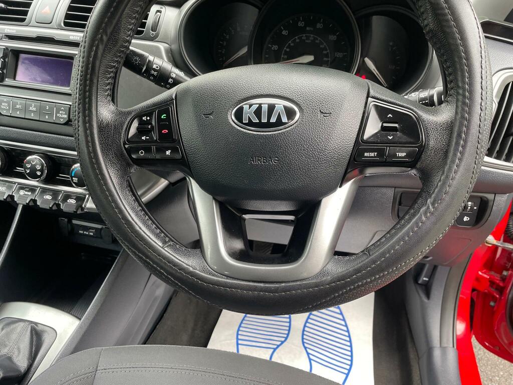 Kia RIO Hatchback 1.25 White #24