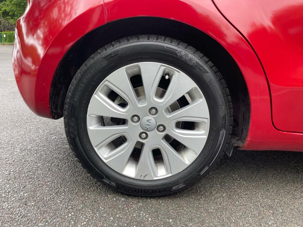 Kia RIO Hatchback 1.25 White #32