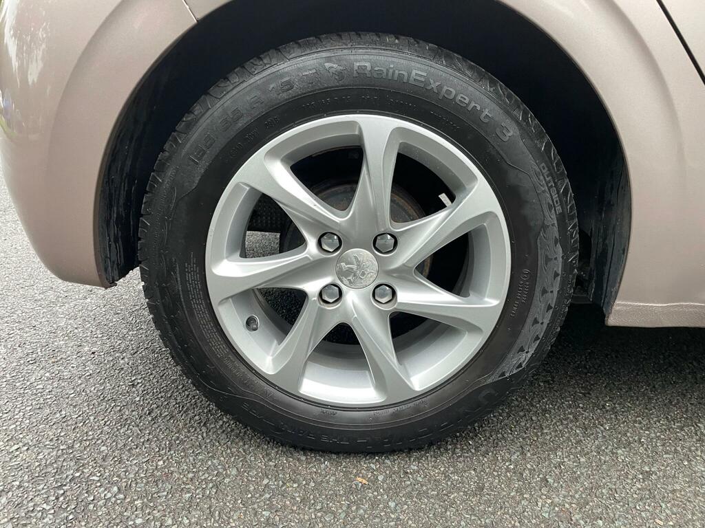 Peugeot 208 Active Grey #32