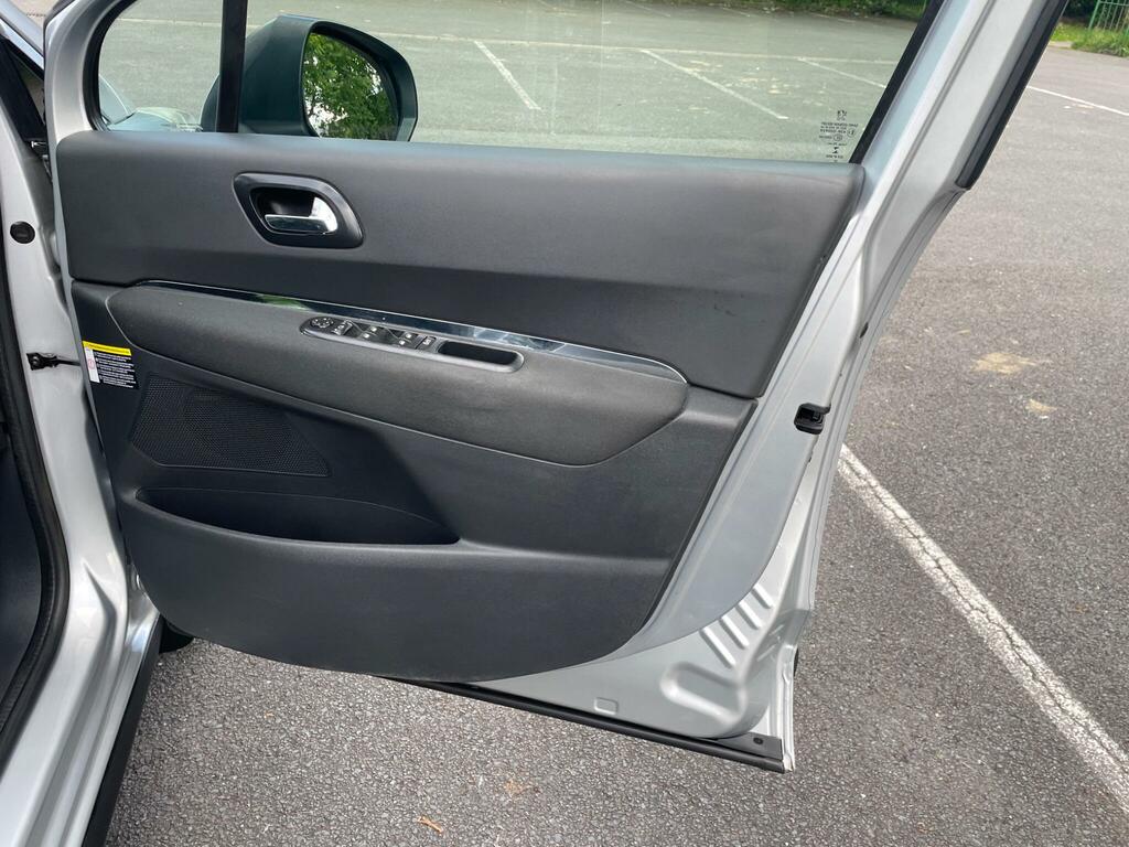 Peugeot 3008 E-hdi Active Grey #32