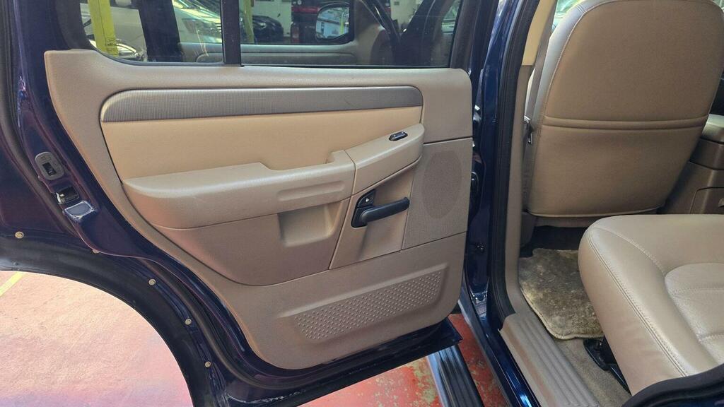Ford Explorer Suv 4.0 Xlt 7 Seats Low Mileage 2005 Black #18
