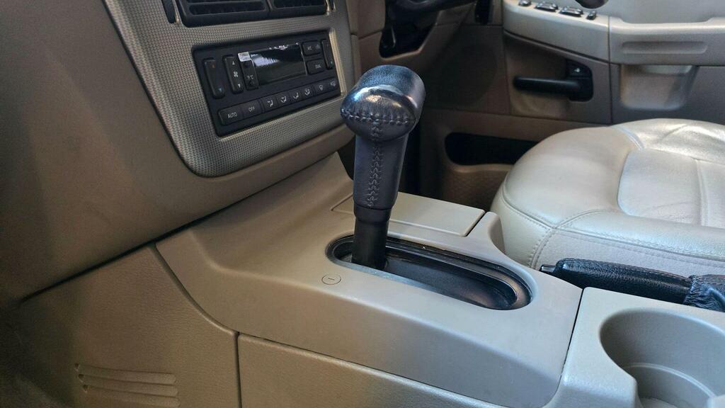 Ford Explorer Suv 4.0 Xlt 7 Seats Low Mileage 2005 Black #9