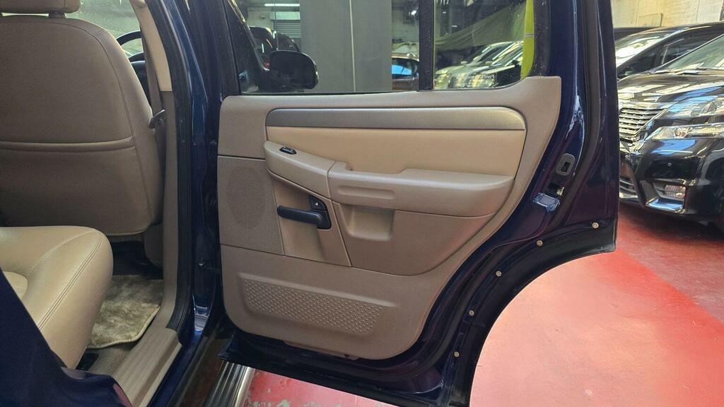 Ford Explorer Suv 4.0 Xlt 7 Seats Low Mileage 2005 Black #17