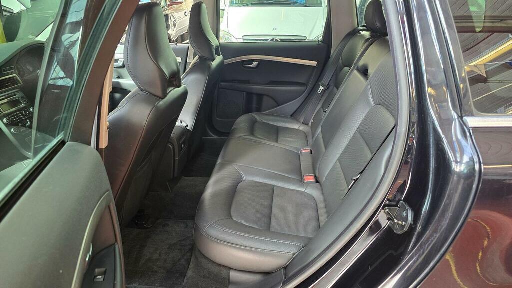 Volvo V70 2.0 D Se 136 Bhp Black #14