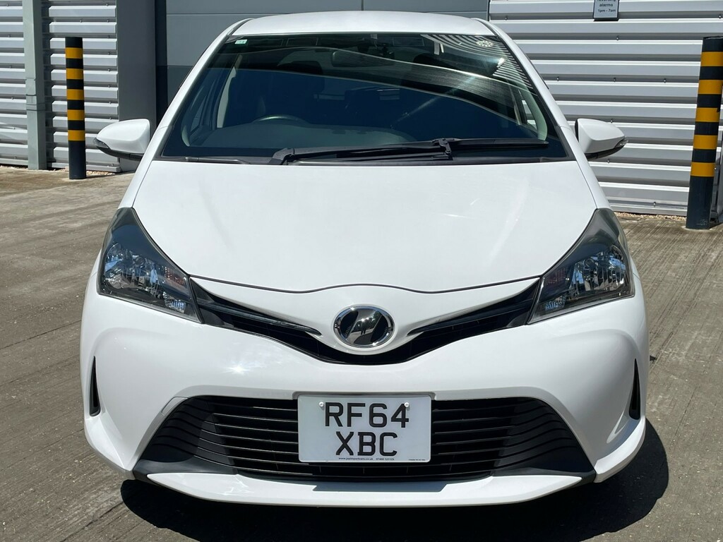 Toyota Yaris Yaris Excel Vvt-i White #3
