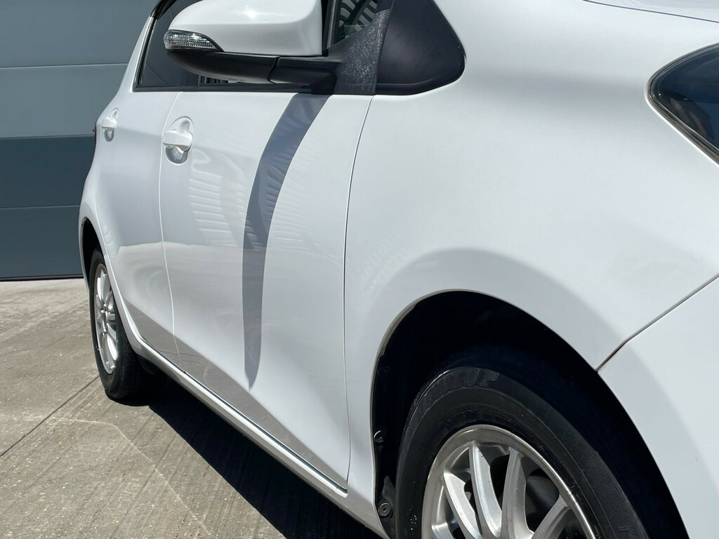 Toyota Yaris Yaris Excel Vvt-i White #5