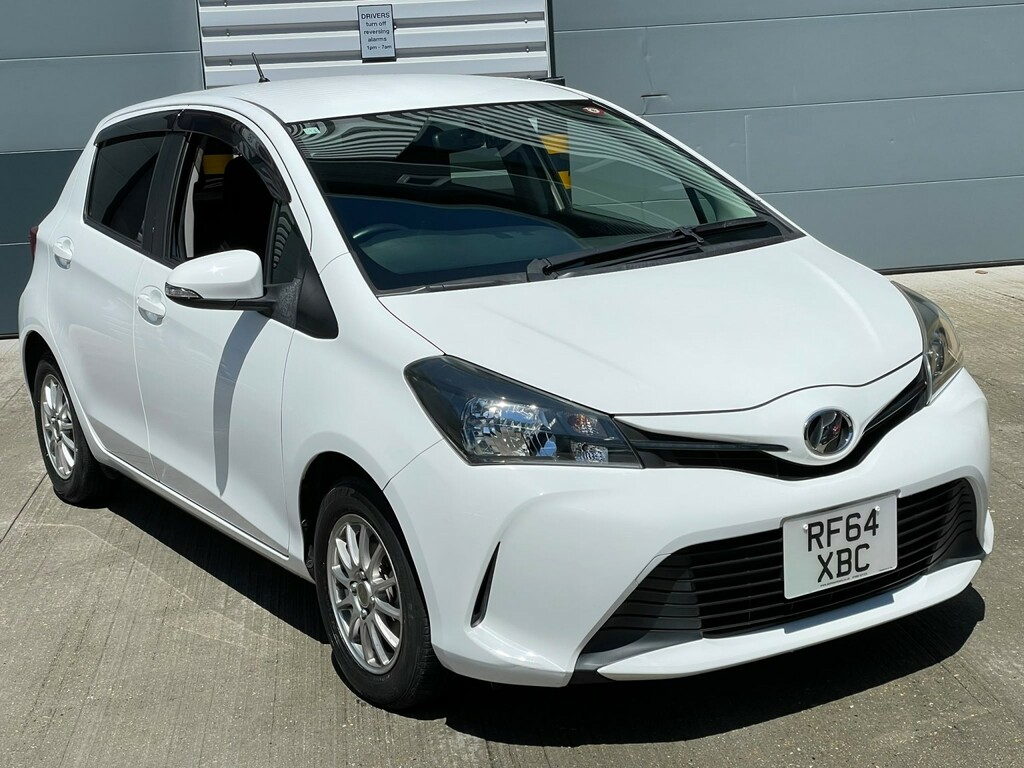 Toyota Yaris Yaris Excel Vvt-i White #4
