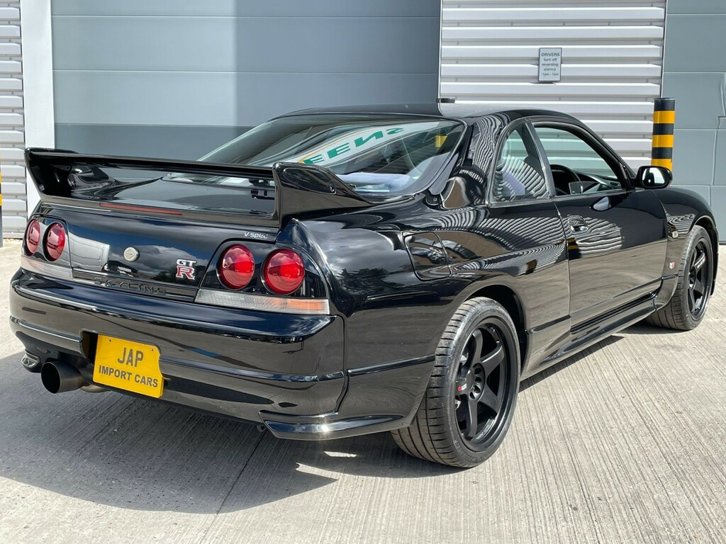 Nissan GT-R R33 V-spec Series Silver #26