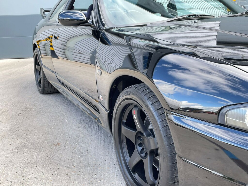 Nissan GT-R R33 V-spec Series Silver #10