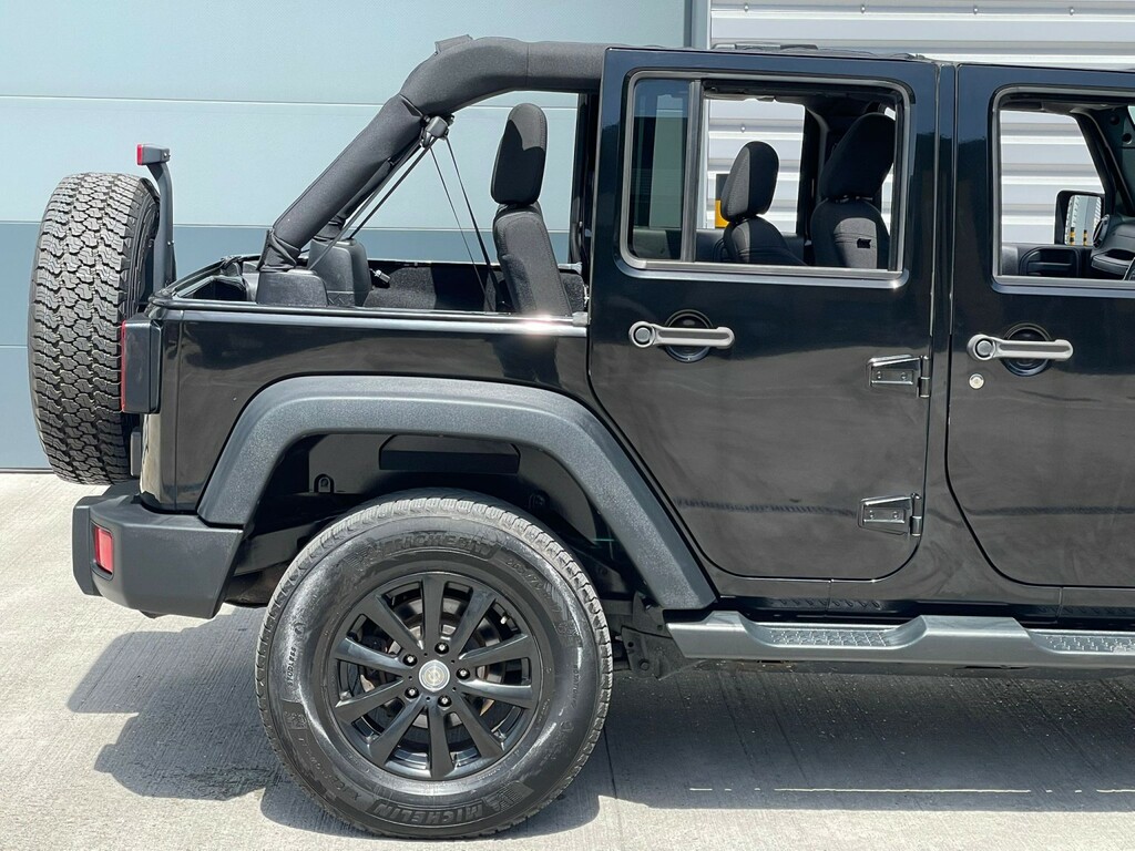 Jeep Wrangler 2L Sahara Black #29